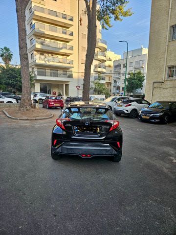 מודעת רכב טויוטה C-HR