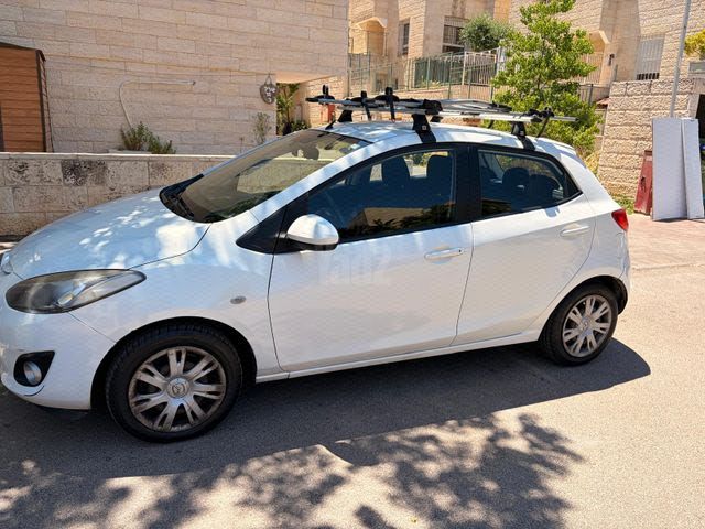 מודעת רכב מאזדה 2