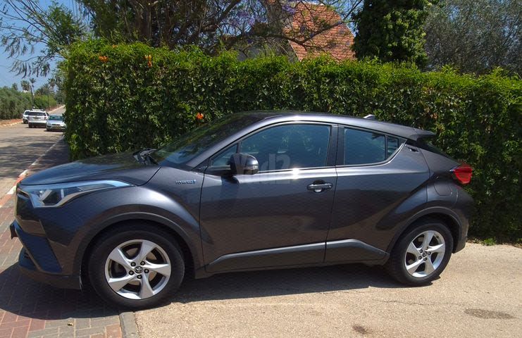 מודעת רכב טויוטה C-HR