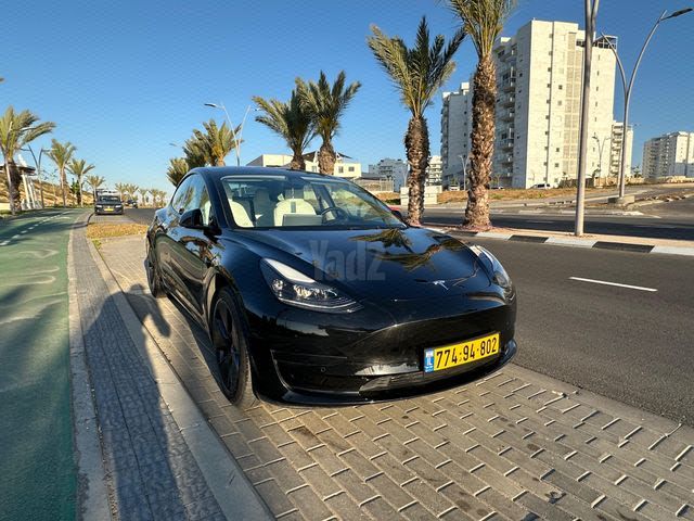 מודעת רכב טסלה מודל 3