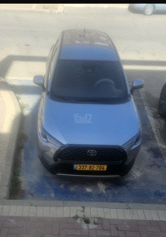 מודעת רכב טויוטה קורולה קרוס