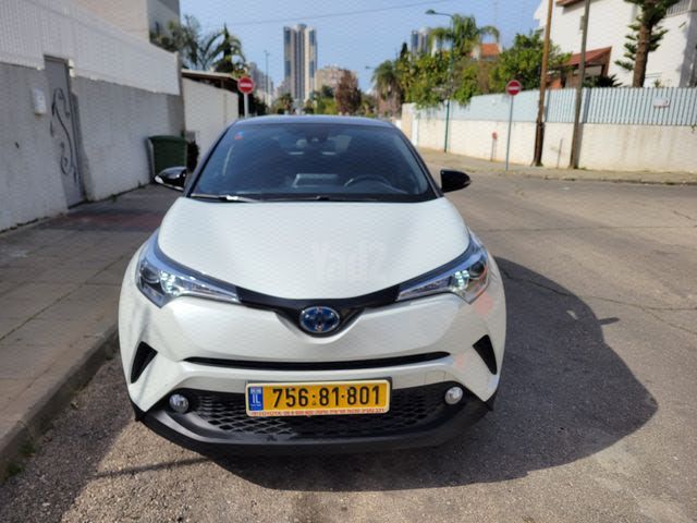 מודעת רכב טויוטה C-HR