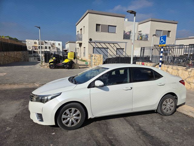 מודעת רכב טויוטה קורולה