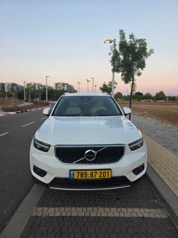 מודעת רכב וולוו XC40