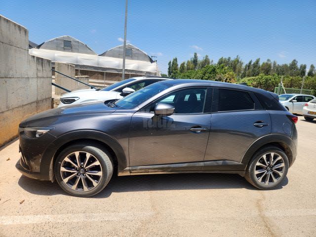 מודעת רכב מאזדה CX-3