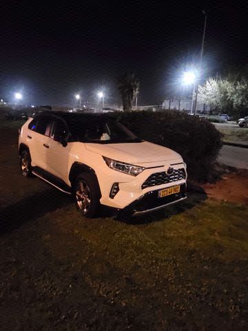 מודעת רכב טויוטה RAV4