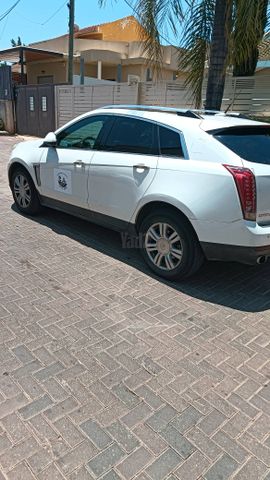 מודעת רכב קאדילק SRX