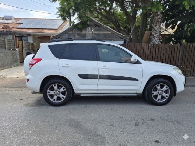 מודעת רכב טויוטה RAV4