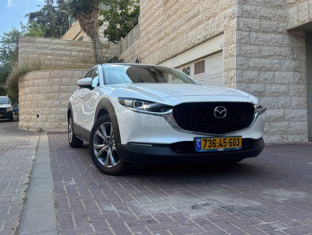 מודעת רכב מאזדה CX-30