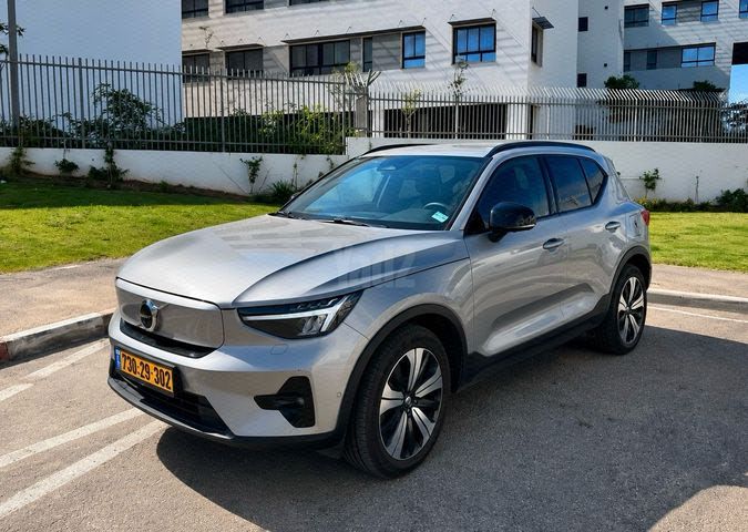 מודעת רכב וולוו XC40