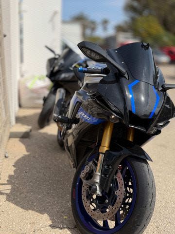 מודעת רכב ימאהה YZF-R1
