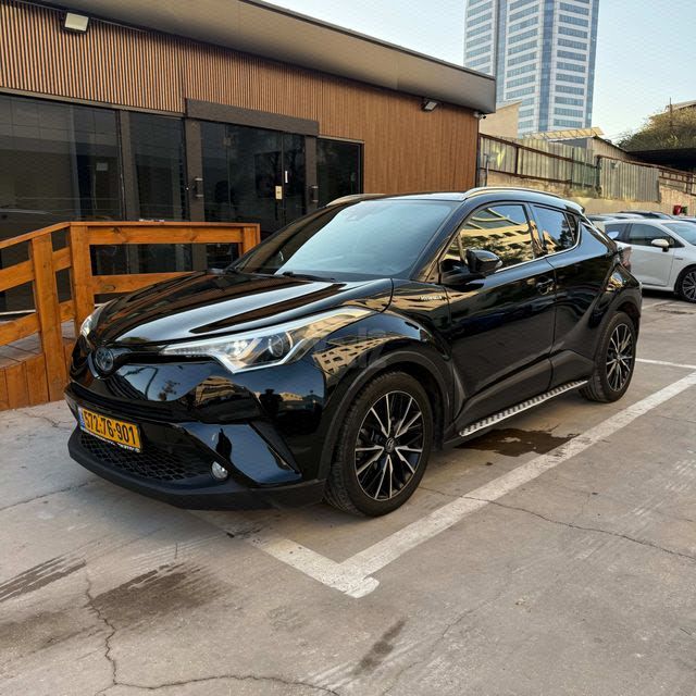 מודעת רכב טויוטה C-HR