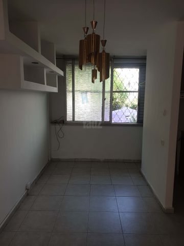 מעפילי אגוז 67