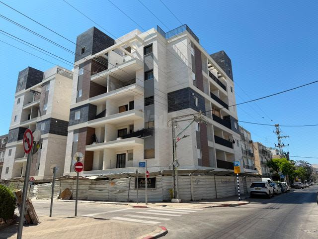 מודעת נכס, חולון