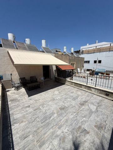 חכמי אתונה 60