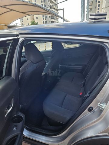 מודעת רכב טויוטה C-HR