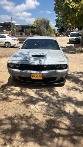 מודעת רכב דודג' צ'לנג'ר