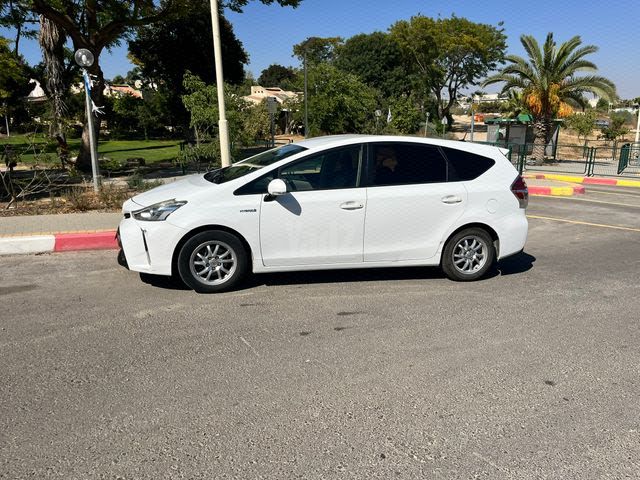 מודעת רכב טויוטה פריוס פלוס