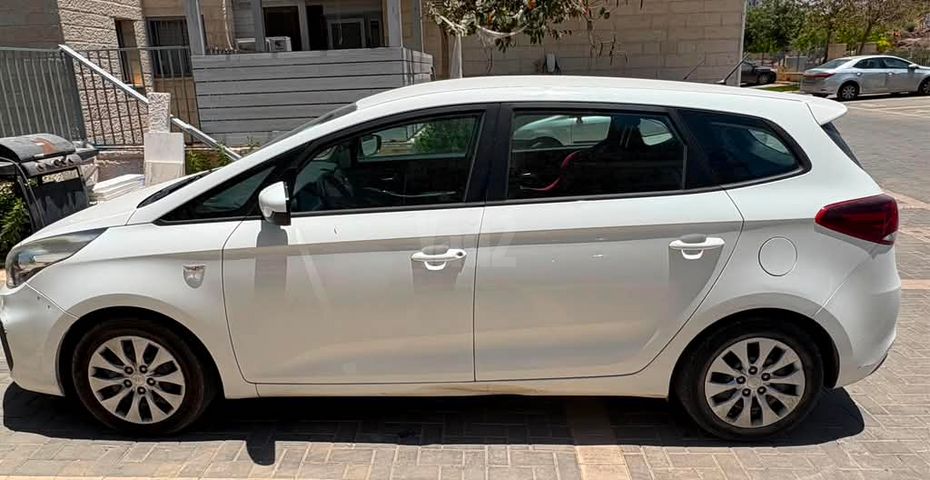 מודעת רכב קיה קארנס