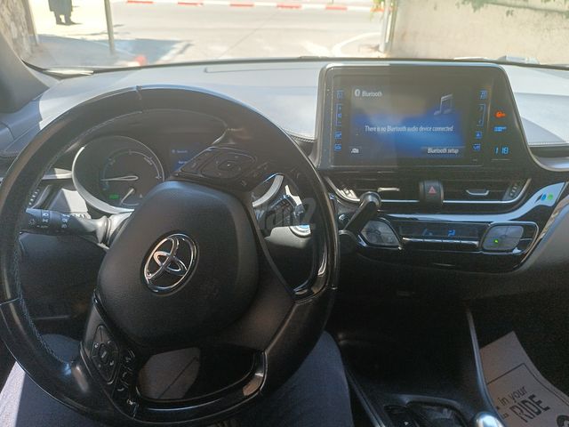 מודעת רכב טויוטה C-HR