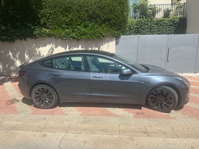 מודעת רכב טסלה מודל 3