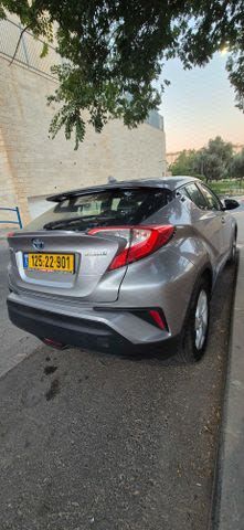 מודעת רכב טויוטה C-HR