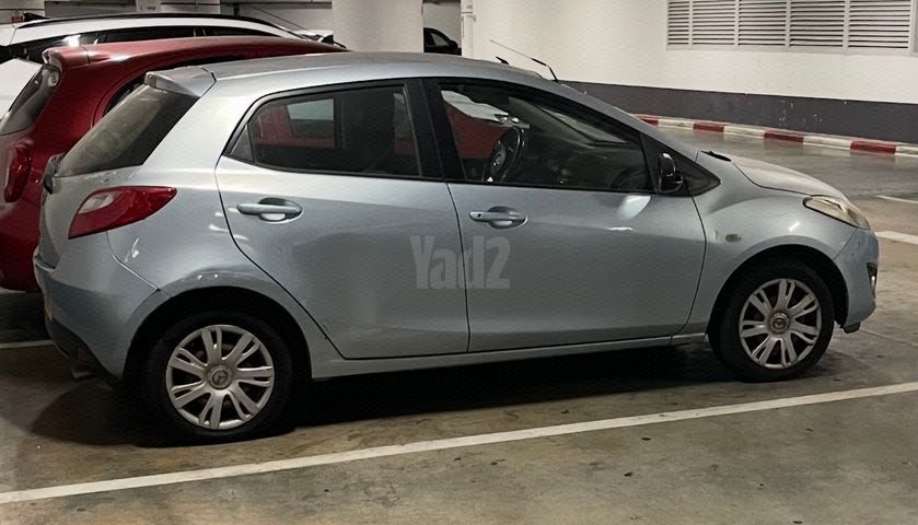 מודעת רכב מאזדה 2