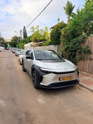 מודעת רכב טויוטה bZ4X