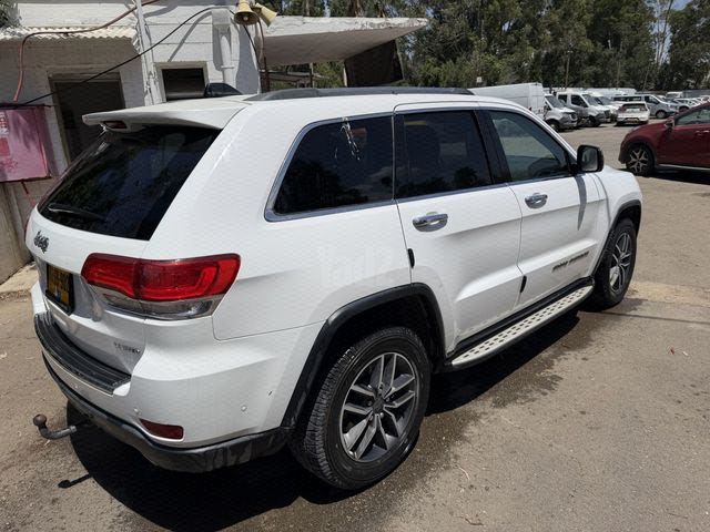 מודעת רכב ג'יפ גרנד צ'ירוקי