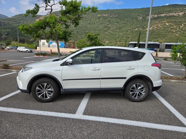 מודעת רכב טויוטה RAV4
