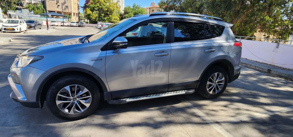 מודעת רכב טויוטה RAV4