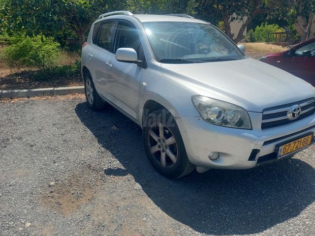 RAV4 Premium אוט׳ 2.0 (152 כ״ס)