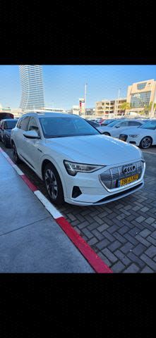 מודעת רכב אאודי E-tron