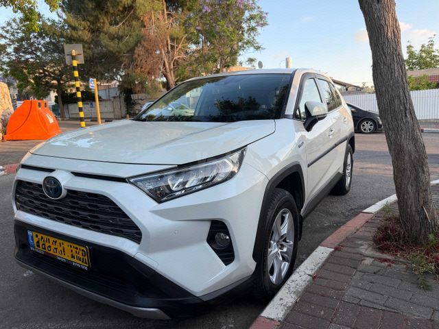 מודעת רכב טויוטה RAV4