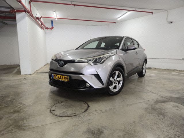 מודעת רכב טויוטה C-HR