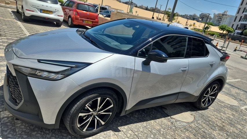 מודעת רכב טויוטה C-HR