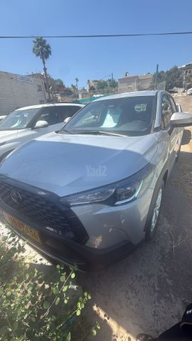 מודעת רכב טויוטה קורולה קרוס