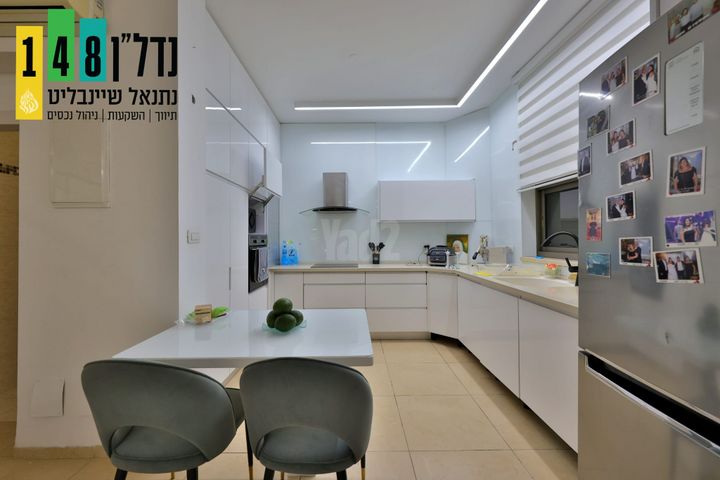 הדקלים 20