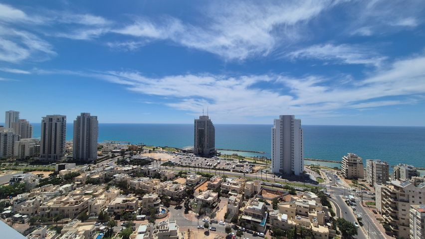 תמונה 2 של דירת 5 חדרים להשכרה בנתניה