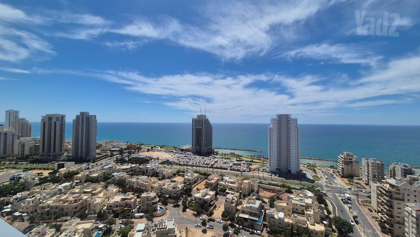 תמונה 2 של דירת 5 חדרים להשכרה בנתניה