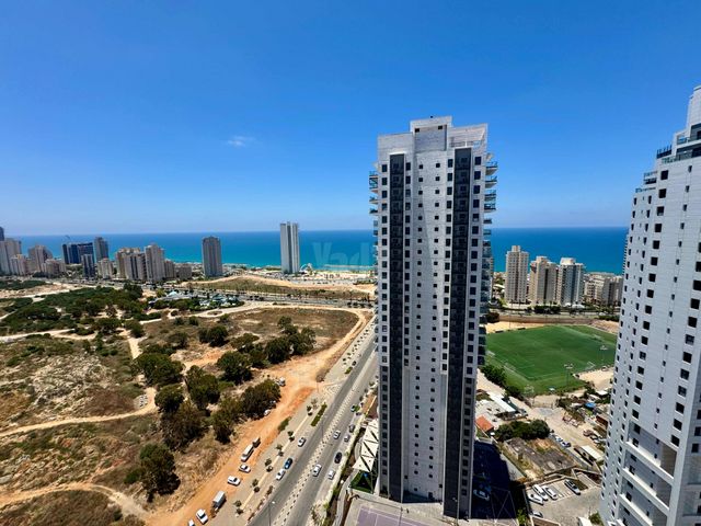 אמנון ליפקין שחק 