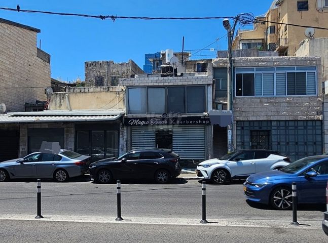 חנויות/ שטח מסחרי