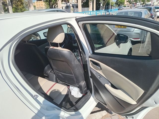 מודעת רכב מאזדה 2