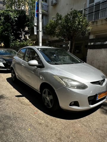 מודעת רכב מאזדה 2
