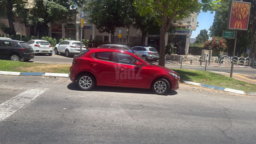 מודעת רכב מאזדה 2