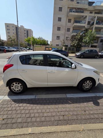 מודעת רכב יונדאי i20
