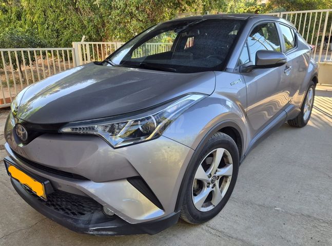 מודעת רכב טויוטה C-HR