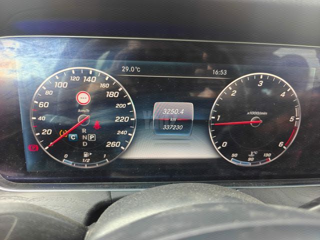 מודעת רכב מרצדס-בנץ E-class