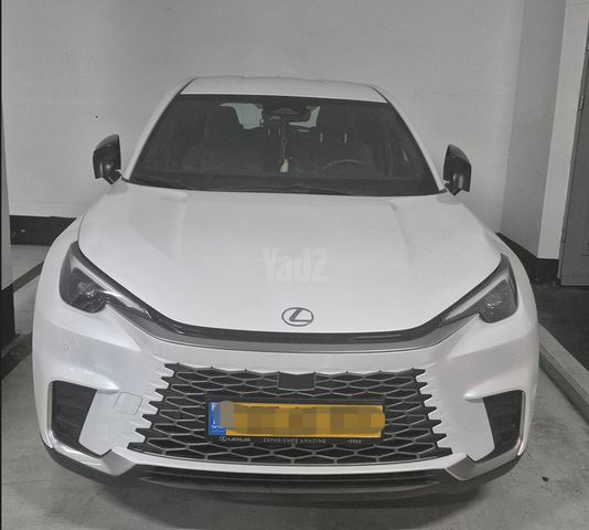 מודעת רכב לקסוס LBX