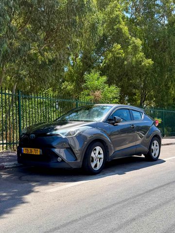 מודעת רכב טויוטה C-HR